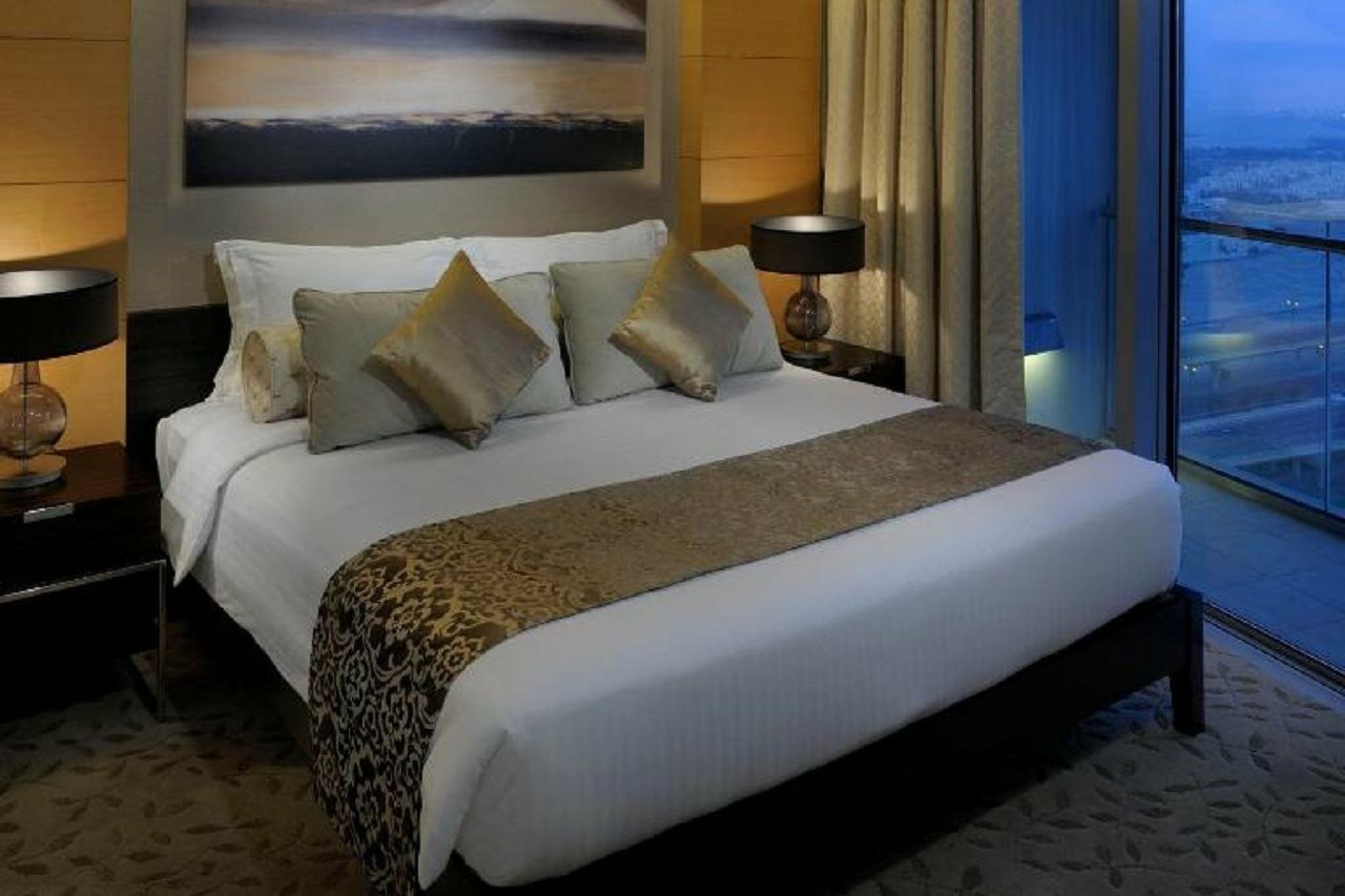 Kempinski Central Avenue Dubai Hotel Buitenkant foto A bed with a bed runner