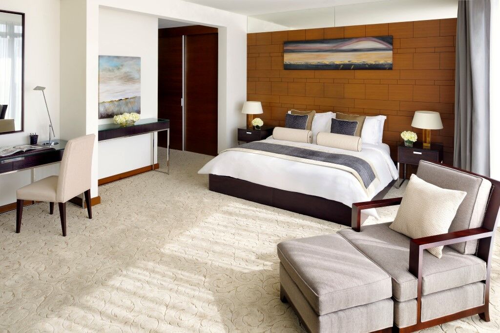 Kempinski Central Avenue Dubai Hotel Buitenkant foto A bedroom at the Ritz-Carlton, DIFC